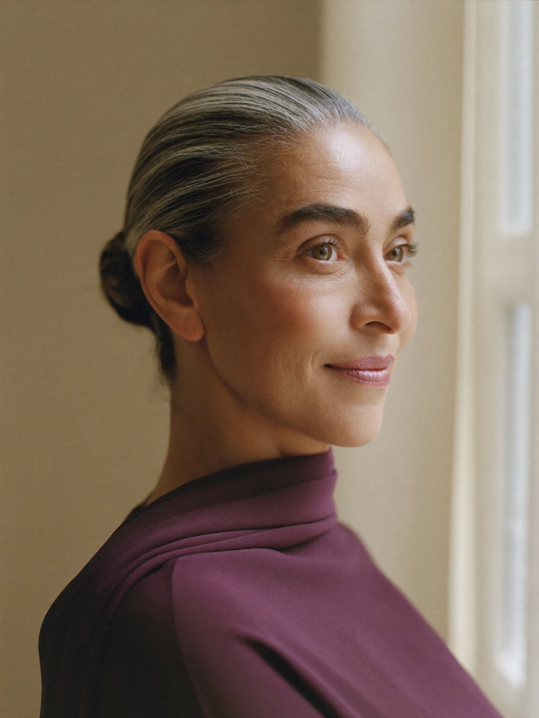 A woman checking in with Samt at home